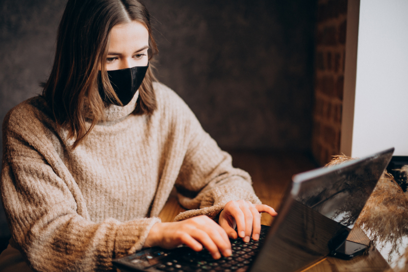 estudiante-mascarilla estudiante-mascarilla